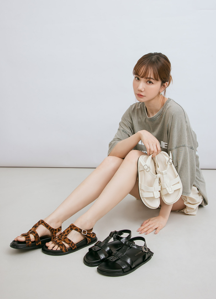GraceGift平價女鞋 復古率性 T字 澎澎鞋墊 編織涼鞋 黑