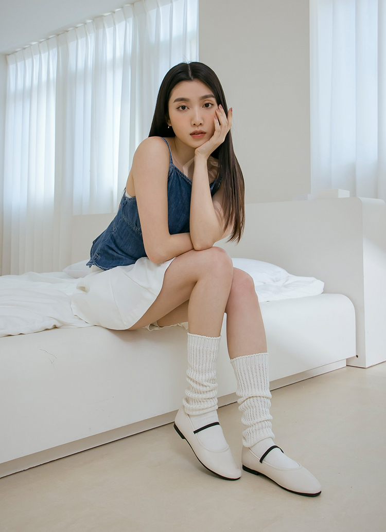 GraceGift 平價女鞋 時髦慵懶 極柔感簡約平底鞋 米白色 平底鞋 實拍圖