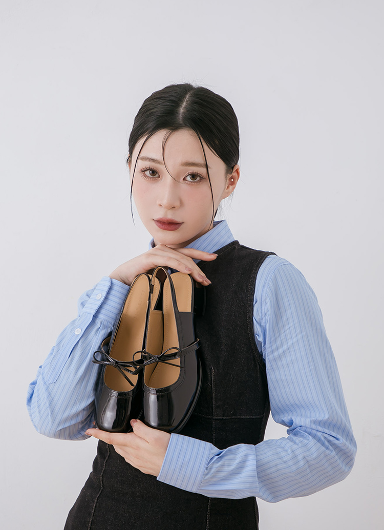 GraceGift 平價女鞋 小花園 蝴蝶結細帶後簍空瑪莉珍鞋 黑漆色 實拍圖