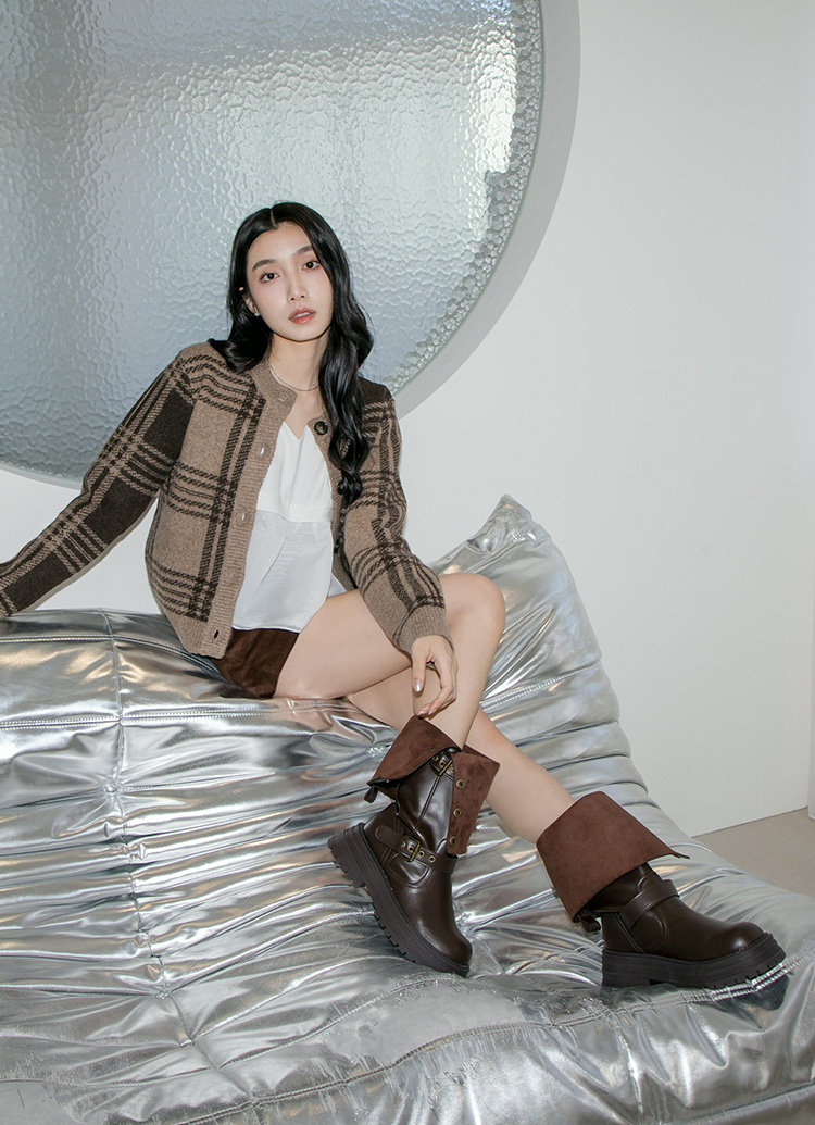 Grace Gift 平價女鞋 聖水街頭 2WAY反折皮帶卯釘顯瘦長靴 咖色 實拍圖