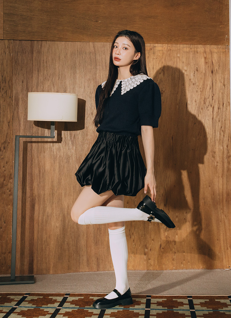 Grace Gift 平價女鞋 甜酷少女 金屬小花扣輕量瑪莉珍鞋 黑漆色 實拍圖