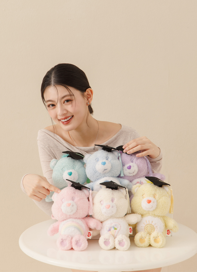 GraceGift CareBears聯名 鑽石小熊 畢業祝福小熊吊飾禮盒 附贈手機墊片 米白