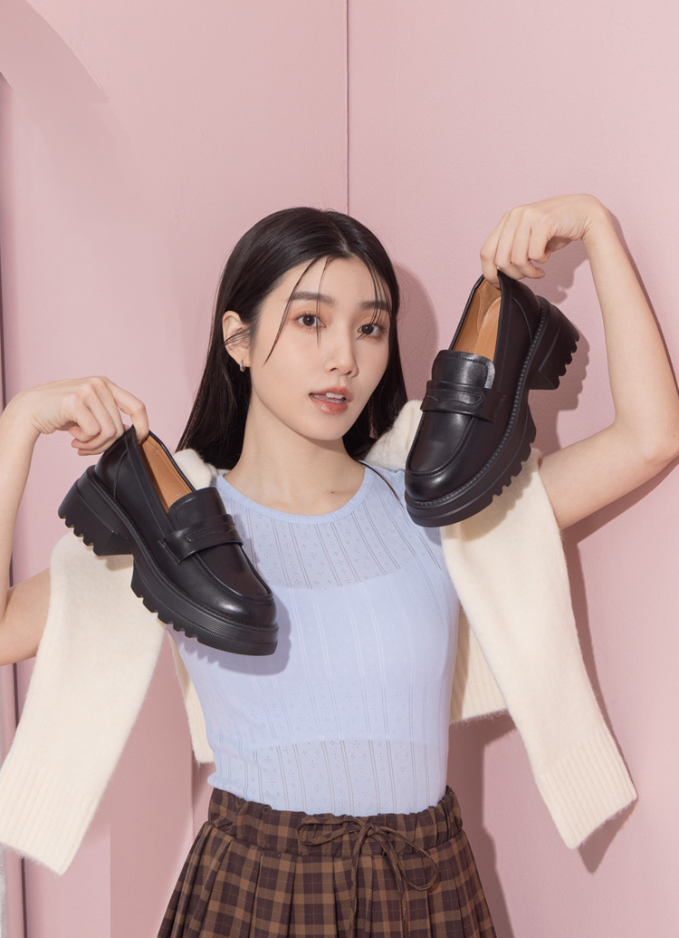 GraceGift平價女鞋 英倫便仕 輕量軟墊 厚底樂福鞋 霧面黑