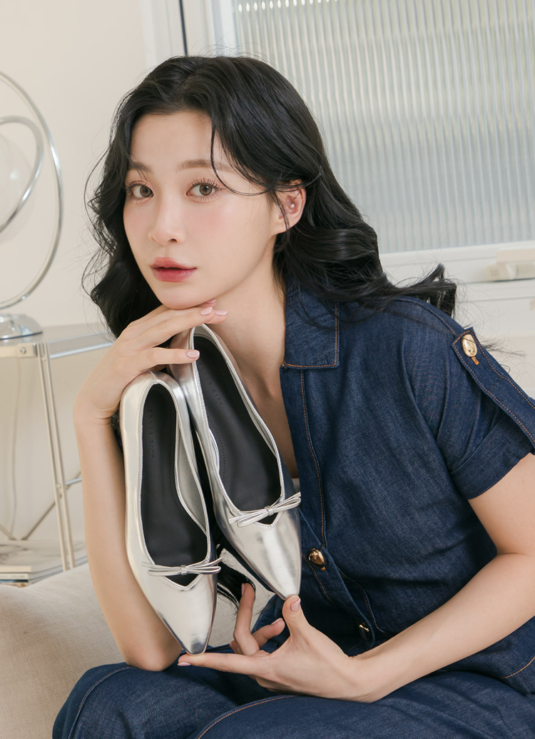 GraceGift平價女鞋 小步舞曲 尖頭 簍空蝴蝶結 低跟鞋 銀