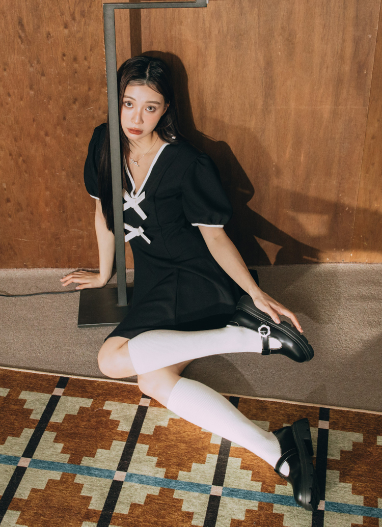 GraceGift平價女鞋 日系可愛小花扣 T字 輕量瑪莉珍鞋 黑