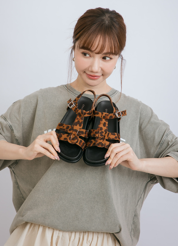 GraceGift平價女鞋 復古率性 T字 澎澎鞋墊 編織涼鞋 豹紋