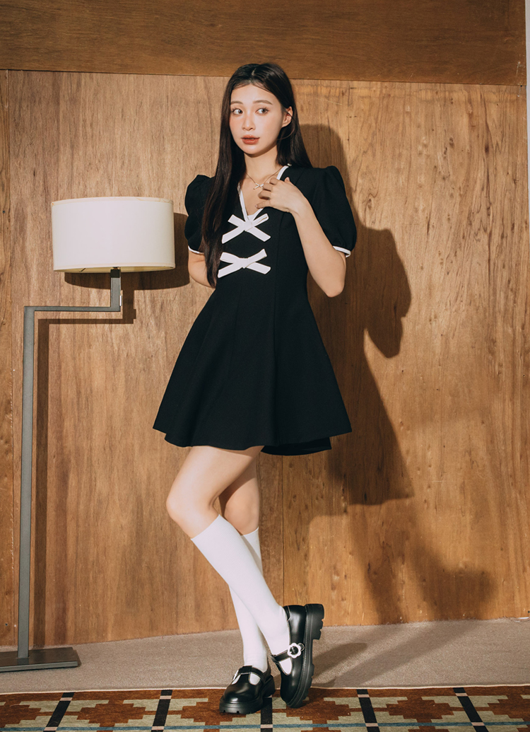 GraceGift平價女鞋 日系可愛小花扣 T字 輕量瑪莉珍鞋 黑