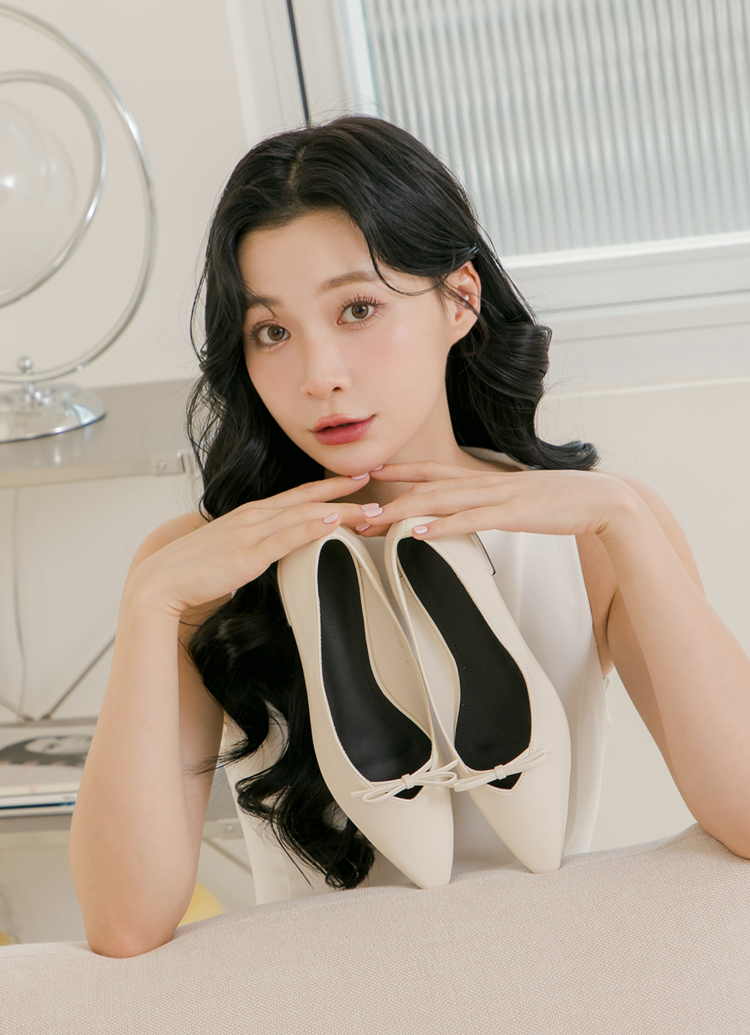 GraceGift平價女鞋 小步舞曲 尖頭 簍空蝴蝶結 低跟鞋 米白