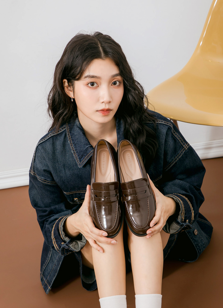 GraceGift平價女鞋 歐美便仕 軟墊 低跟樂福鞋 咖