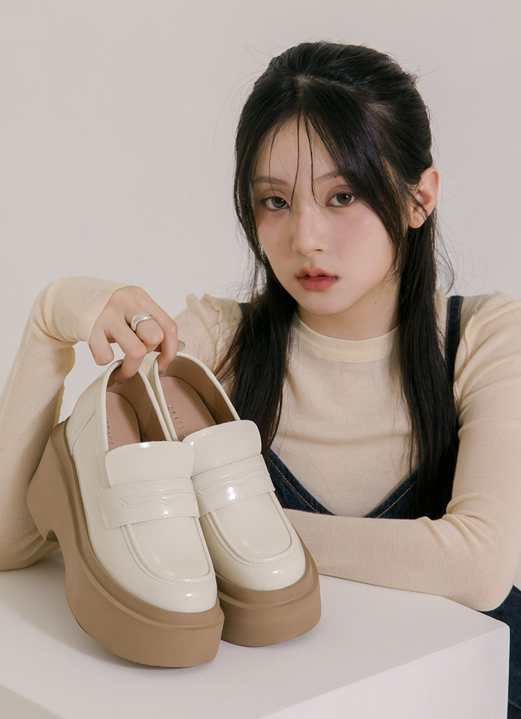 GraceGift平價女鞋 摩登比例 內增高 輕量厚底 樂福鞋 杏
