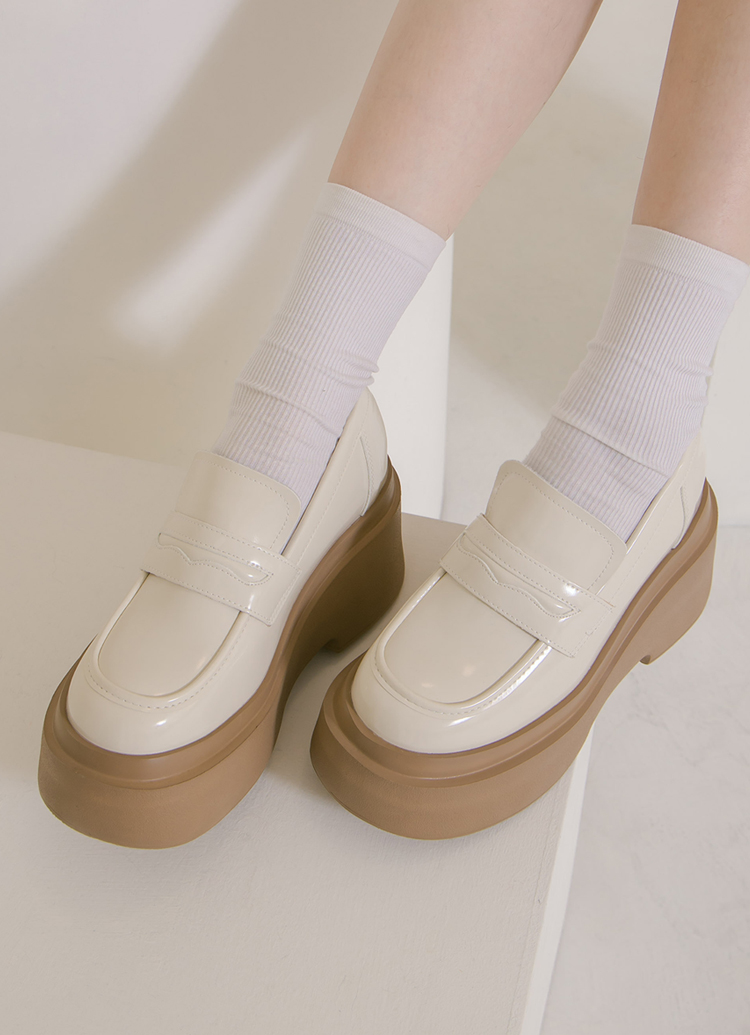 GraceGift平價女鞋 摩登比例 內增高 輕量厚底 樂福鞋 杏