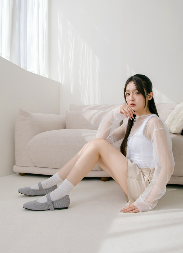 Grace Gift 平價女鞋 零著感方頭 花釦柔織軟墊瑪莉珍鞋 灰色 平底瑪莉珍鞋 實拍圖