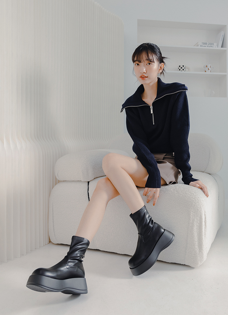Grace Gift 平價女鞋 漂亮歐膩 鬆糕輕量厚底襪靴 黑色 實拍圖