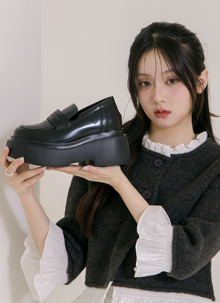 GraceGift平價女鞋 摩登比例 內增高 輕量厚底 樂福鞋 黑