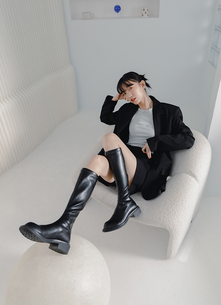 Grace Gift 平價女鞋 美腿濾鏡 圓頭後拉鍊長靴 黑色 實拍圖