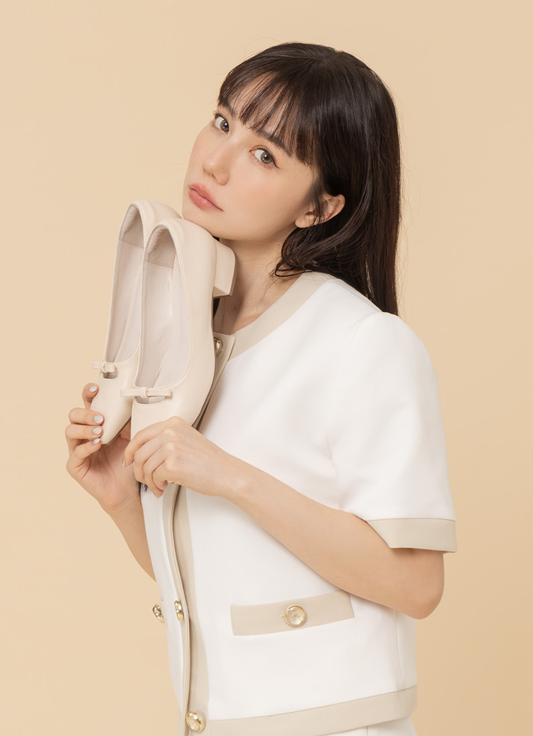 GraceGift 平價女鞋 復古女孩 小方頭 簍空蝴蝶結 瑪莉珍跟鞋 米白色 實拍圖