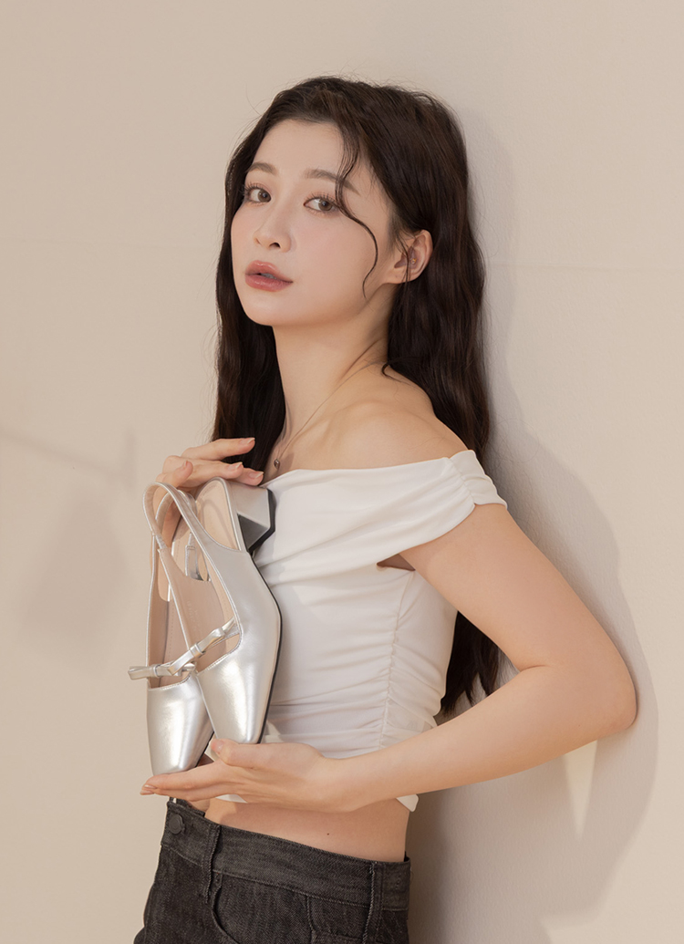 GraceGift平價女鞋 優雅日常 方頭 蝴蝶結細帶 簍空跟鞋 銀