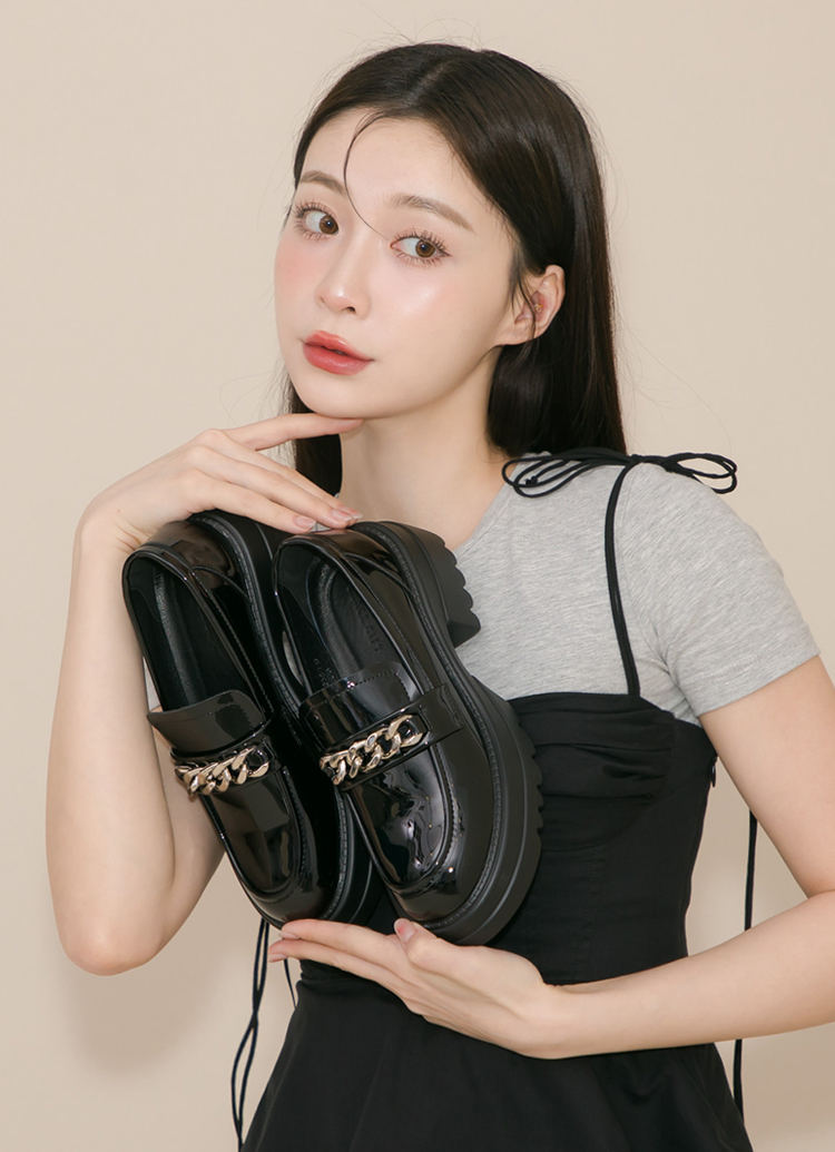 GraceGift平價女鞋 個性氣場鏈條 輕量厚底 樂福鞋 黑漆