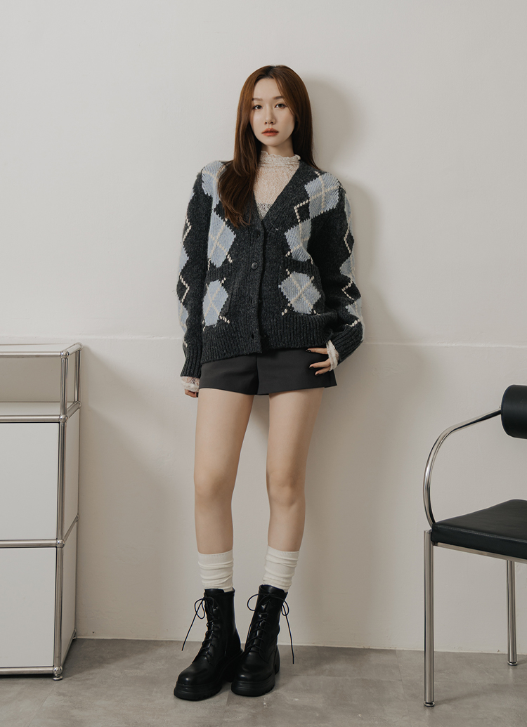 Grace Gift 平價女鞋 韓團必備 圓頭綁帶短靴 黑色 輕量厚底短靴 實拍圖
