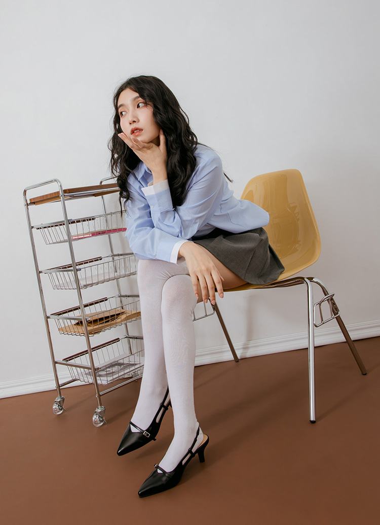 GraceGift平價女鞋 時髦尖頭 皮革繫帶 後空細跟鞋 黑