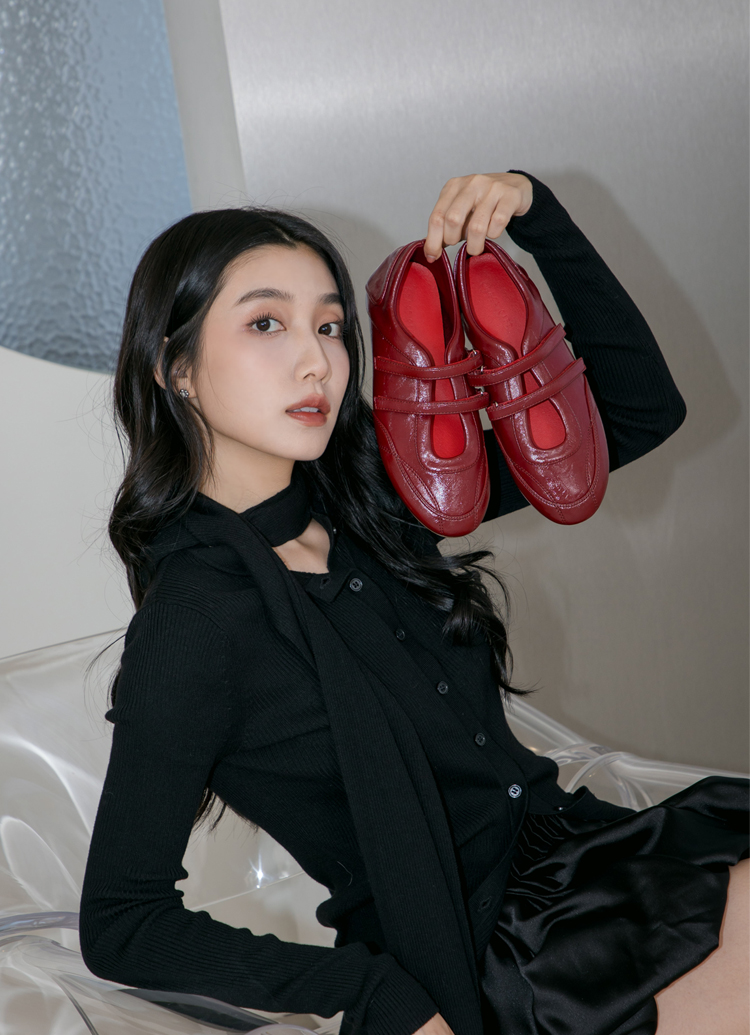 Grace Gift 平價女鞋 輕盈革命 魔鬼氈雙帶瑪莉珍運動鞋 紅色 內增運動鞋 實拍圖