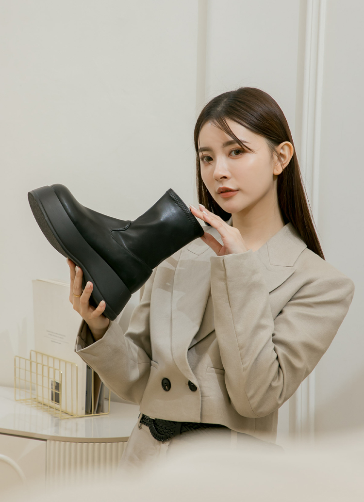 Grace Gift 平價女鞋 漂亮歐膩 鬆糕輕量厚底襪靴 黑色 實拍圖
